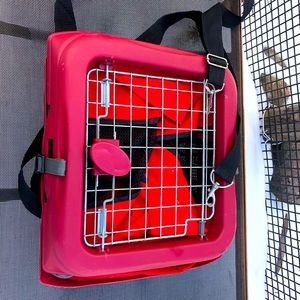 Folding pet carrier